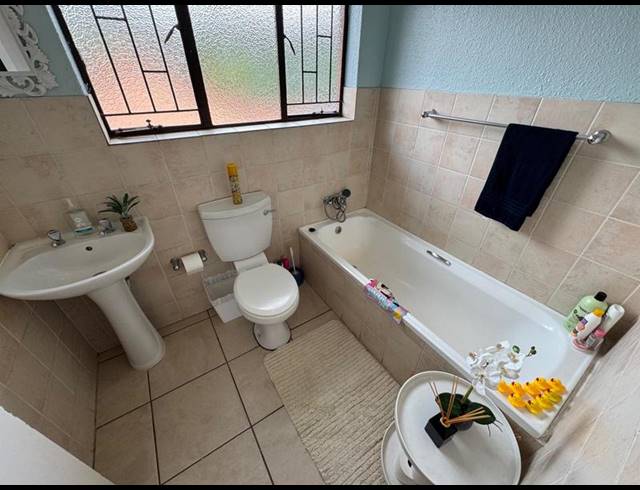 3 BEDROOM TOWNHOUSE FOR SALE IN EDLEEN